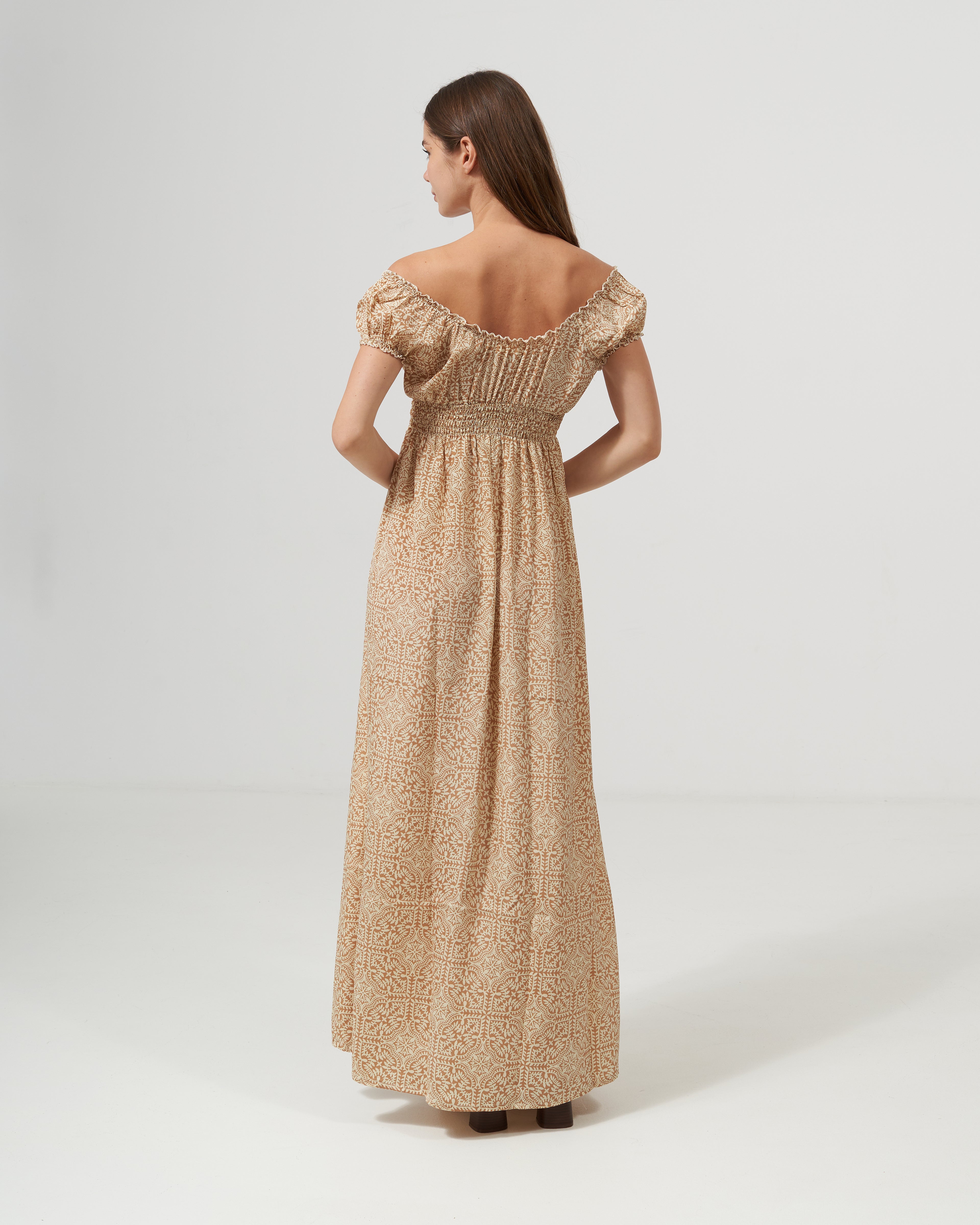 Robe_maria_beige_dos