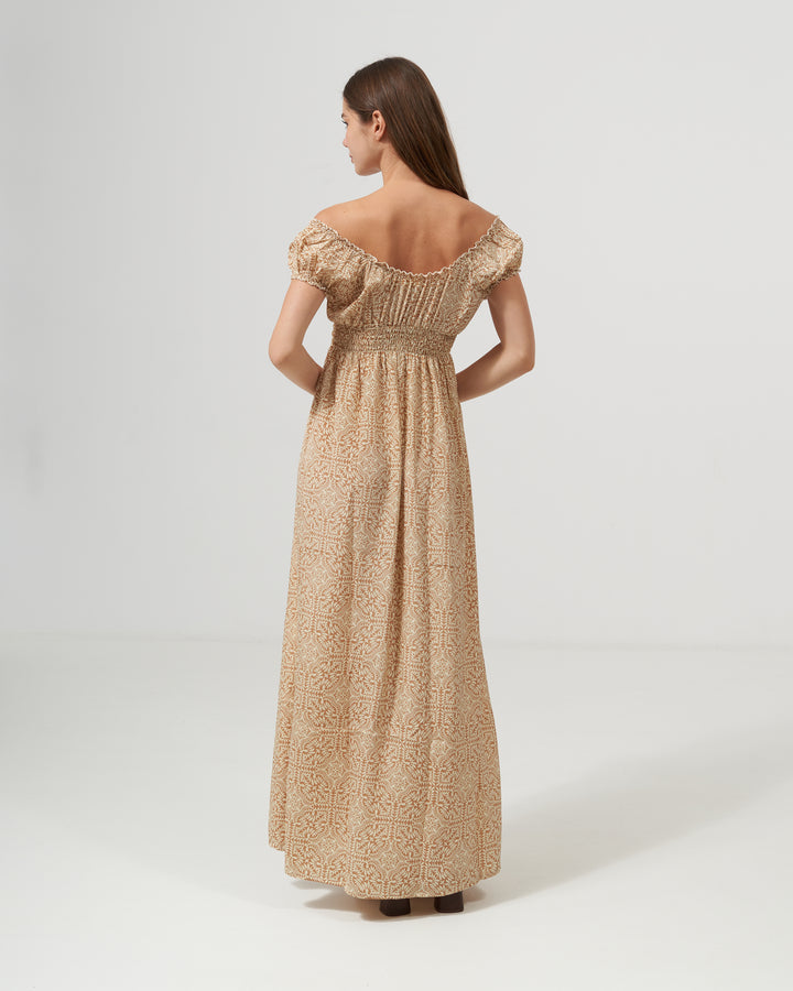 Robe_maria_beige_dos